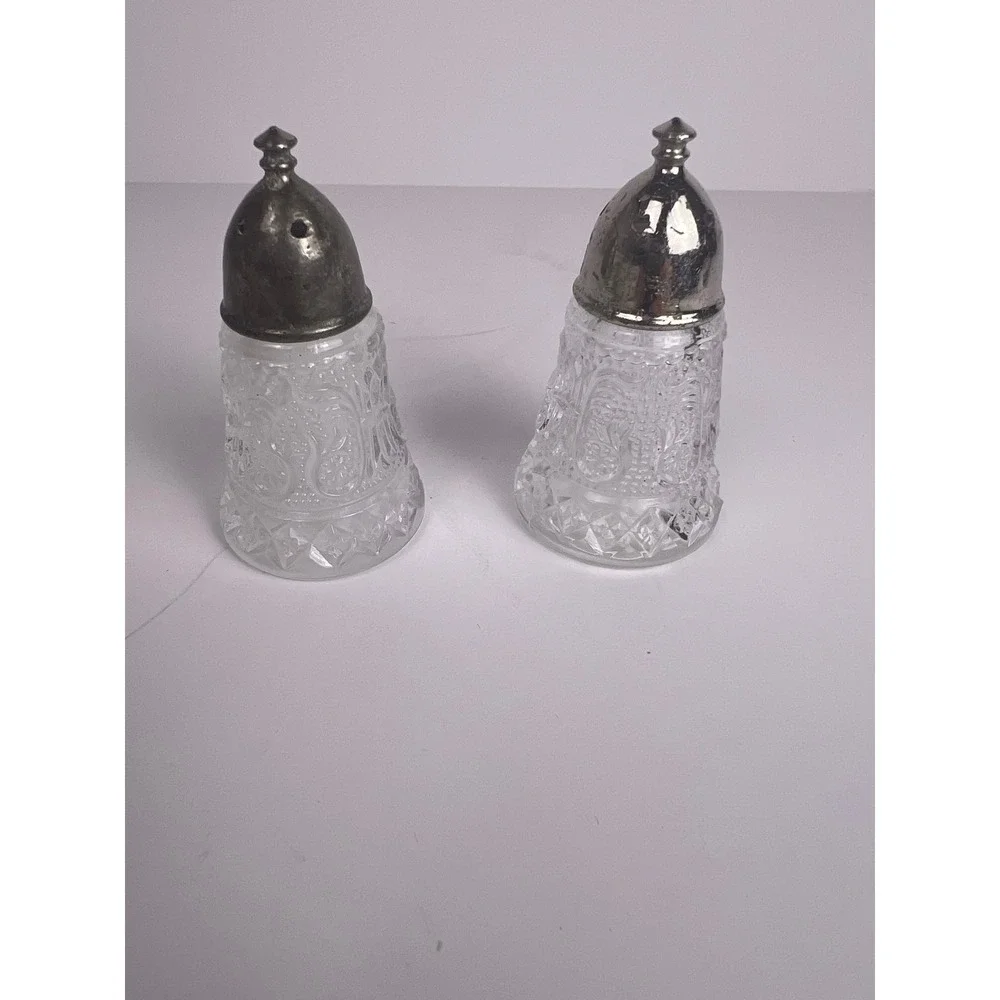 Vintage Glass Salt Pepper Shakers Set Silver Tone‎ Metal Caps Ornate Etched